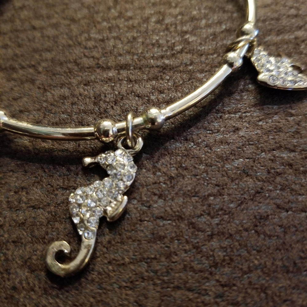 FREE with Lilly Pulitzer purchase - Picture 4 of 6